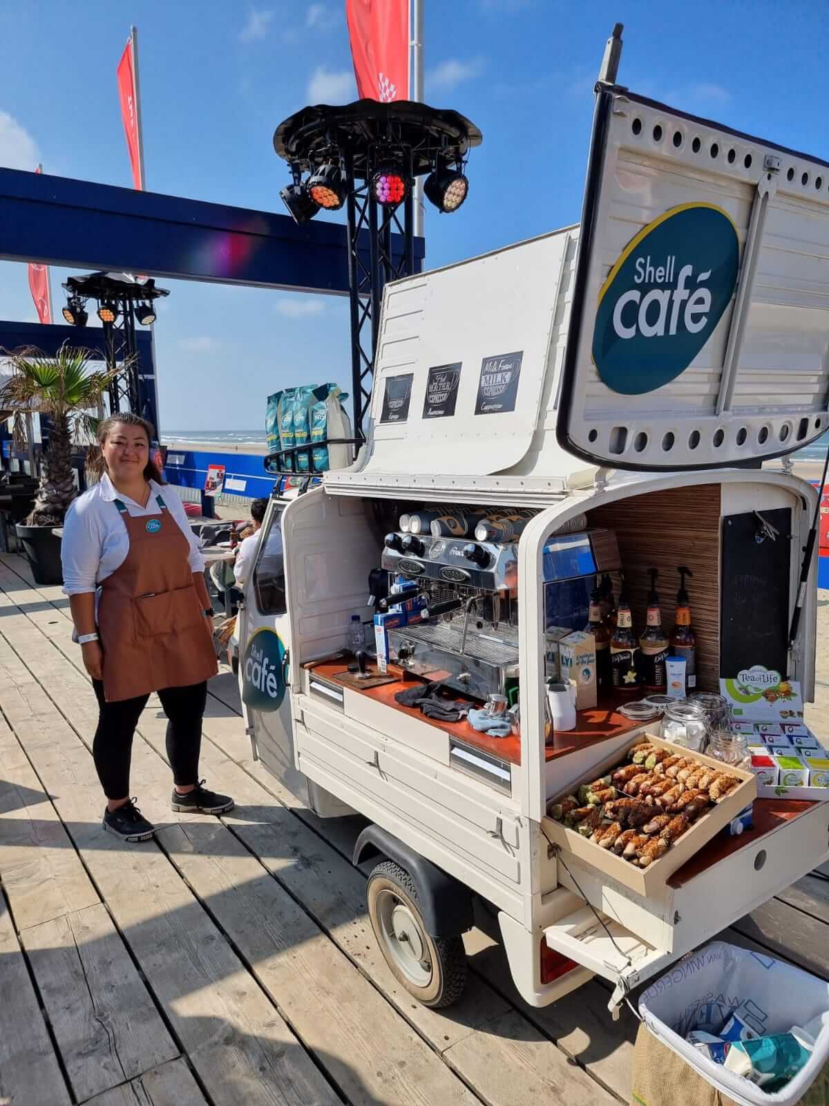 Vrijwilligers en sponsoren van Formule 1 genieten van koffiecatering Coffee on Wheels Rotterdam